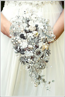 Eye-Catching Brooch Bouquets & Accessories