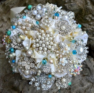 Amanda Jane Heer brooch bouquet ivory and silver