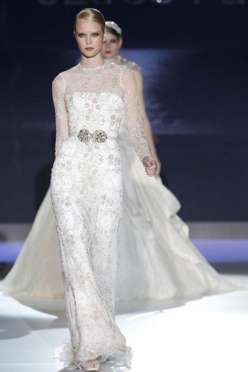 Long sleeved lace wedding dress by Jesus Peiro