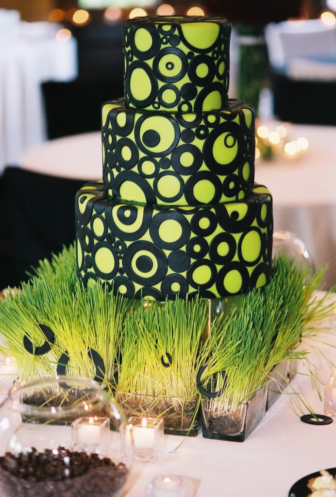 neon-green-wedding-cake
